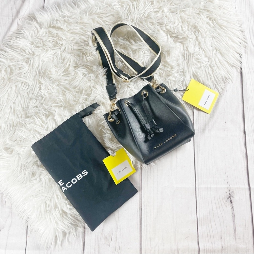 Marc Jacobs The Leather Bucket Bag Black Gold Hardware Drawstring Crossbody NWT - Picture 2 of 10